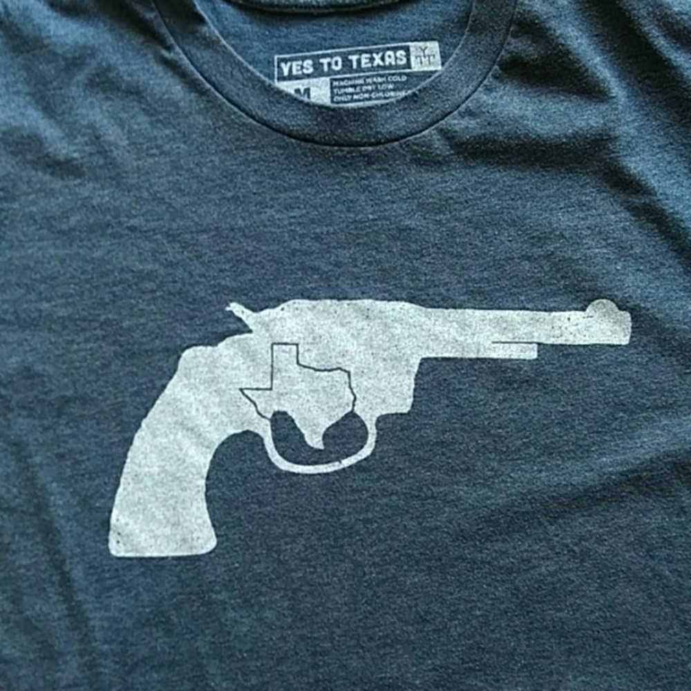 Yes To Texas "Revolver" t-shirt, medium